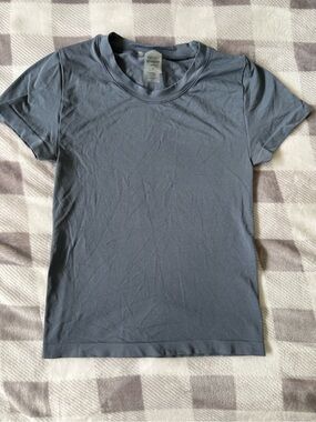 Aritzia seamless t shirt!!